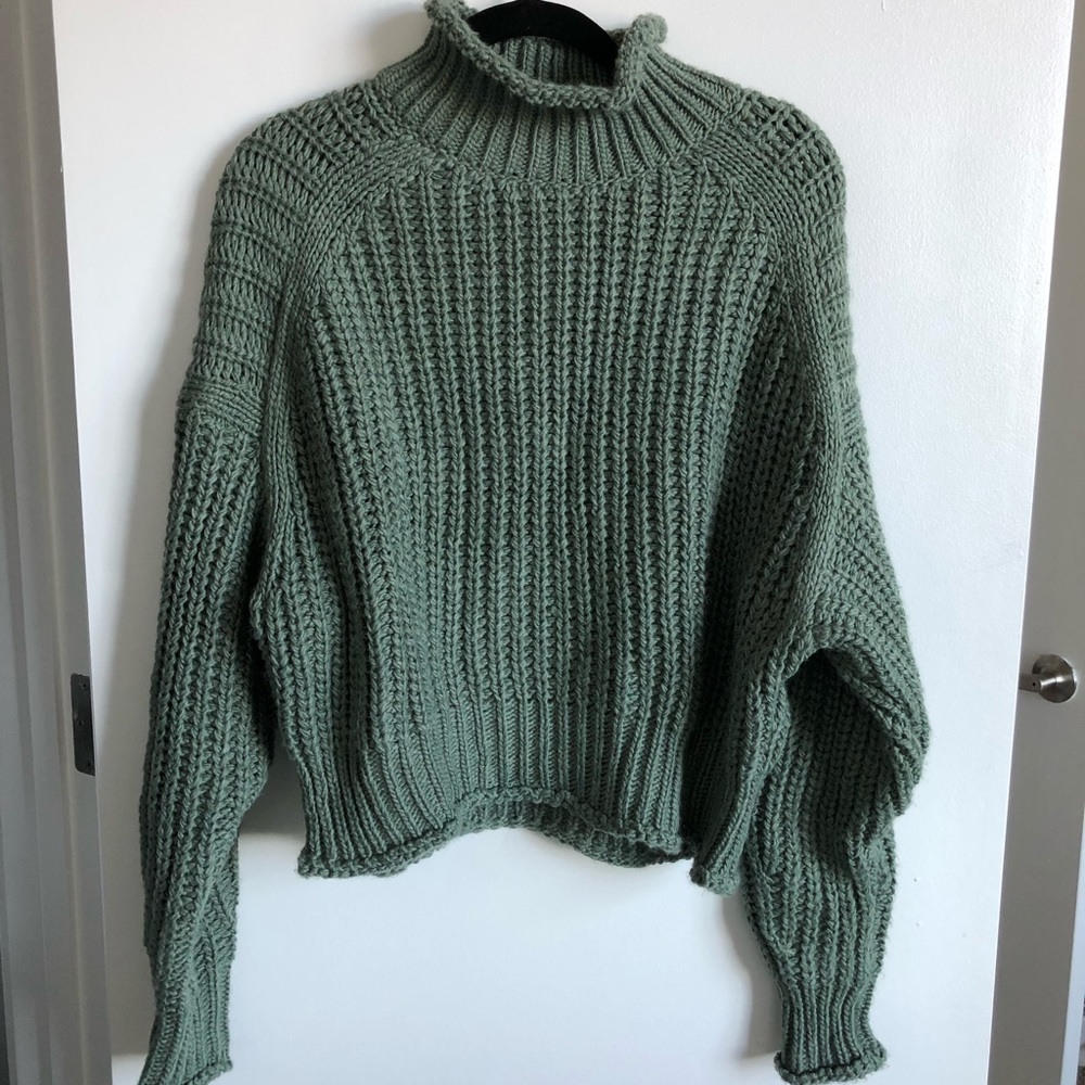 H&M Women’s Turtleneck Sweater Green Size M NWT